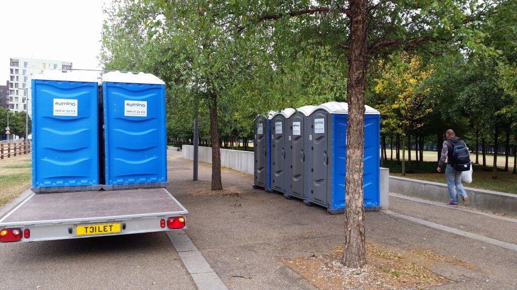 Wynajem przenośnych toalet w Surbiton Ealing